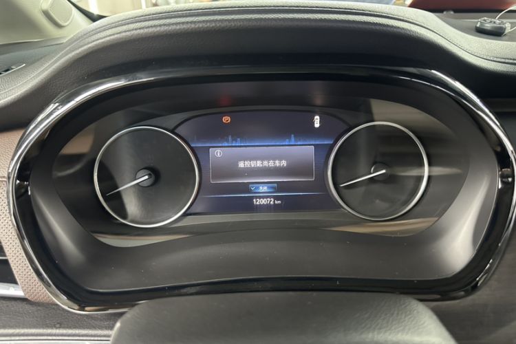 Used Buick GL8 2021 Land Cruiser Executive 652T Premium Model Odometer Close Up