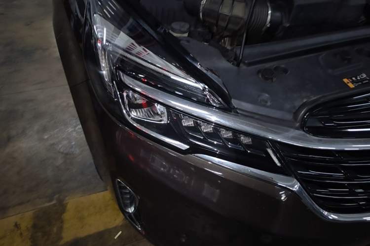 Used Buick GL8 2021 Land Cruiser Executive Class 652T Luxury Model Right Front Headlight