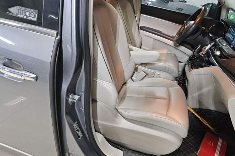 Used Buick GL8 2021 Land Cruiser Executive Class 652T Prestige Edition with Welfare Features Right Front Seat