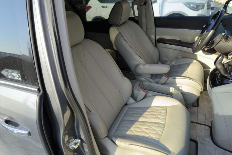 Used Buick GL8 2021 Land Cruiser Executive Class 652T Luxury Model Right Front Seat
