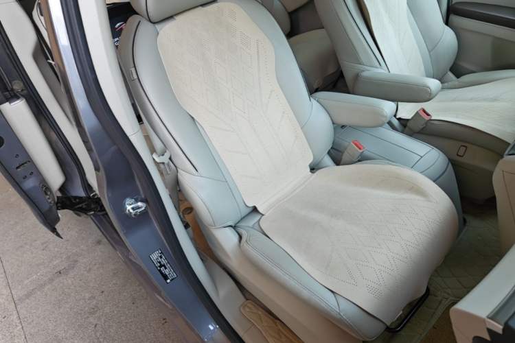 Used Buick GL8 2021 Land Cruiser Executive Class 652T Luxury Model Right Front Seat