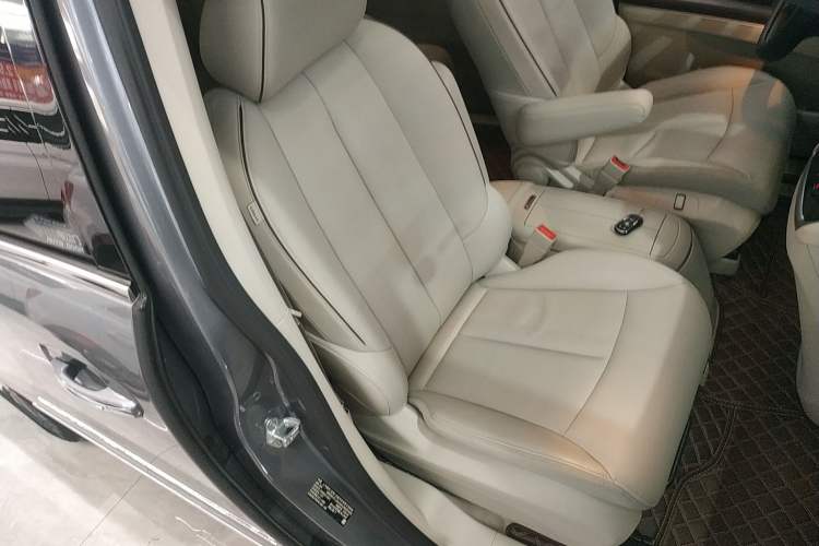 Used Buick GL8 2021 Land Cruiser Executive Class 652T Luxury Model Right Front Seat