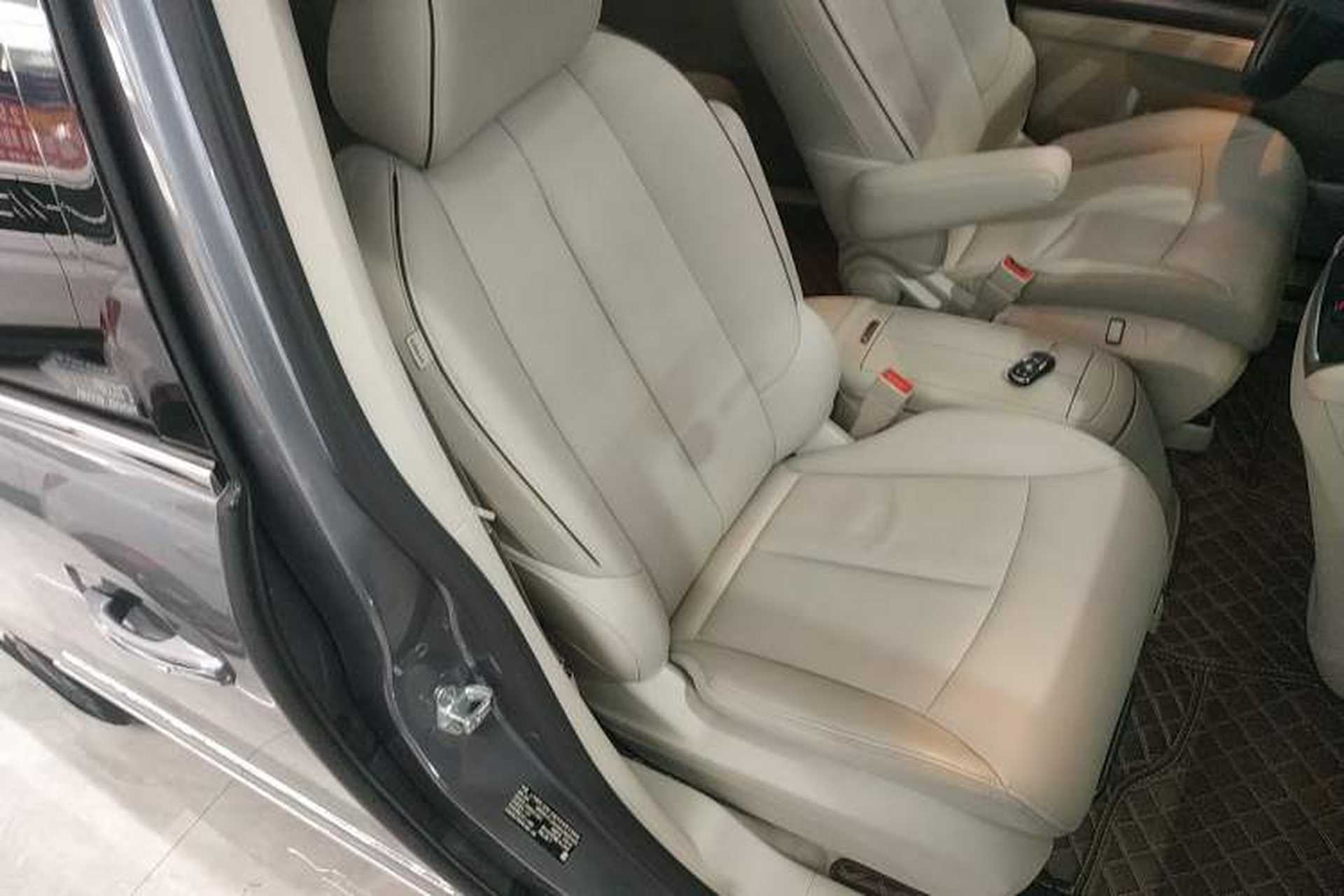 Used Buick GL8 2021 Land Cruiser Executive Class 652T Luxury Model Right Front Seat