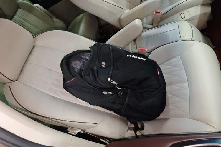 Used Buick GL8 2021 Land Cruiser Executive Class 652T Luxury Model Right Front Seat