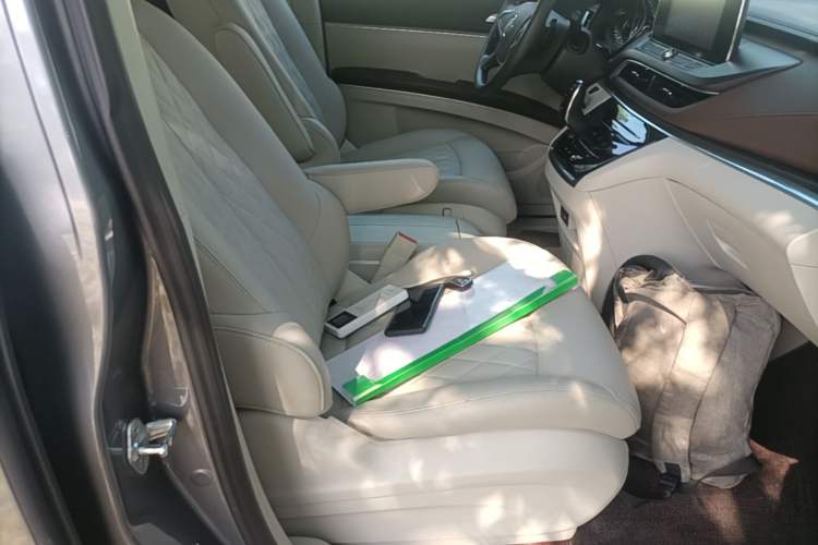 Used Buick GL8 2021 Land Cruiser Executive Class 652T Comfort Model Right Front Seat