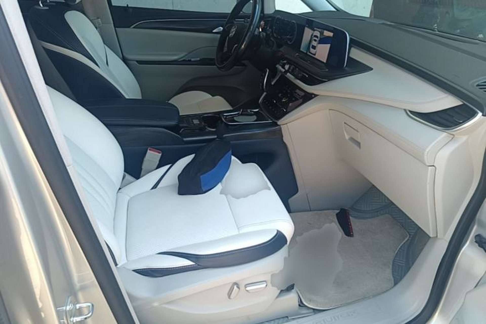 Used Buick GL8 2021 ES Landtrek 653T Comfort Edition Right Front Seat