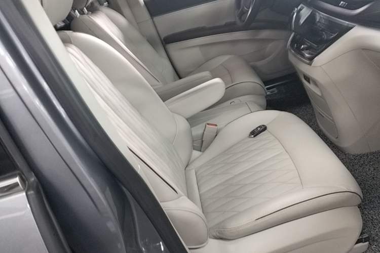 Used Buick GL8 2021 Land Cruiser Executive Class 652T Luxury Model Right Front Seat