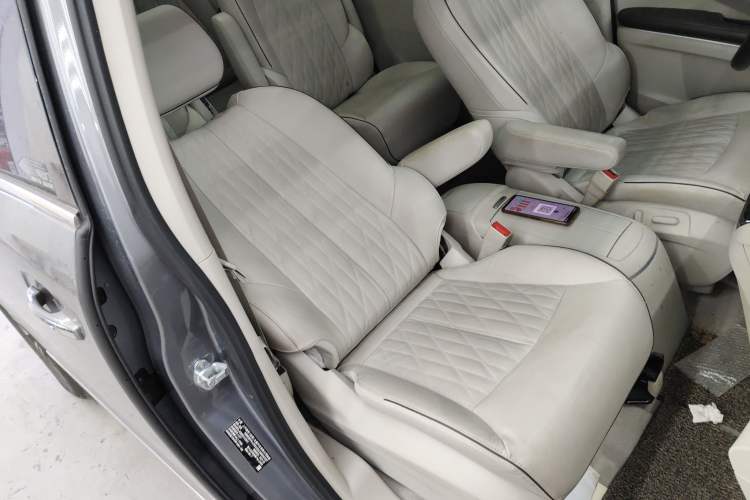 Used Buick GL8 2021 Land Cruiser Executive 652T Premium Model Right Front Seat