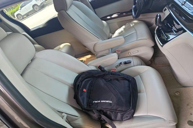 Used Buick GL8 2021 Land Cruiser Executive 652T Premium Model Right Front Seat