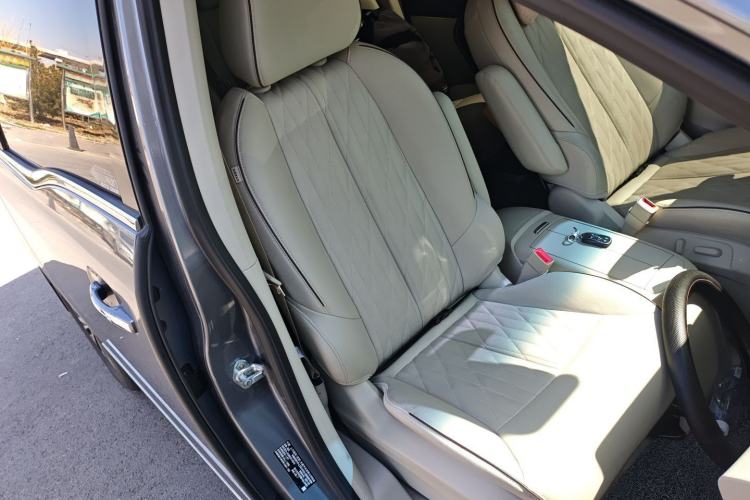 Used Buick GL8 2021 Land Cruiser Executive Class 652T Smart Luxury Model Right Front Seat