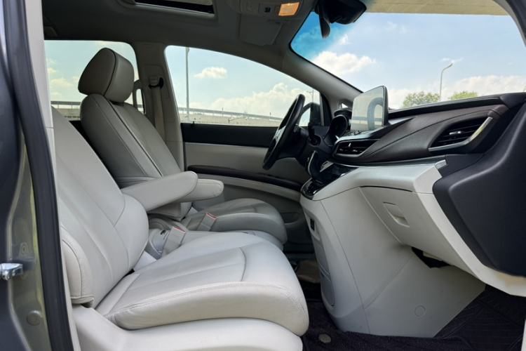 Used Buick GL8 2021 Land Cruiser Executive Class 652T Luxury Model Right Front Seat