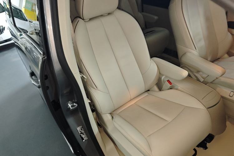 Used Buick GL8 2021 Land Cruiser Executive Class 652T Luxury Model Right Front Seat