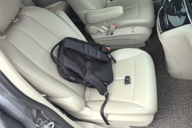 Used Buick GL8 2021 Land Cruiser Executive Class 652T Comfort Model Right Front Seat