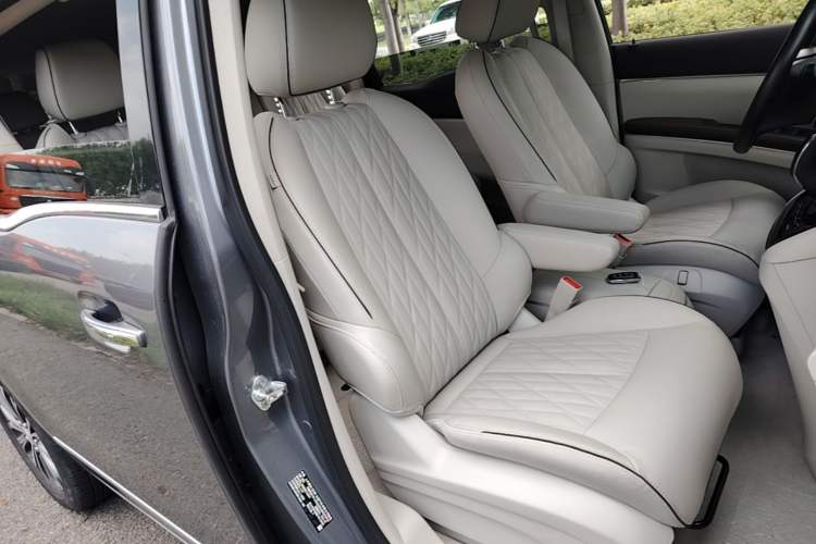 Used Buick GL8 2021 Land Cruiser Executive Class 652T Luxury Model Right Front Seat
