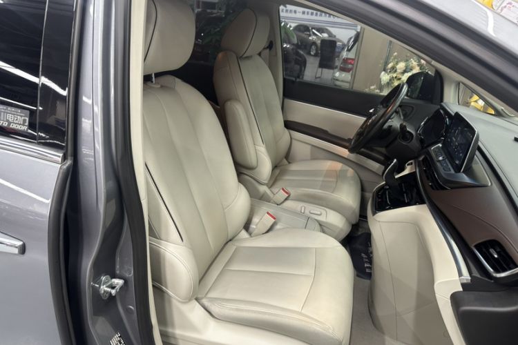 Used Buick GL8 2021 Land Cruiser Executive 652T Premium Model Right Front Seat