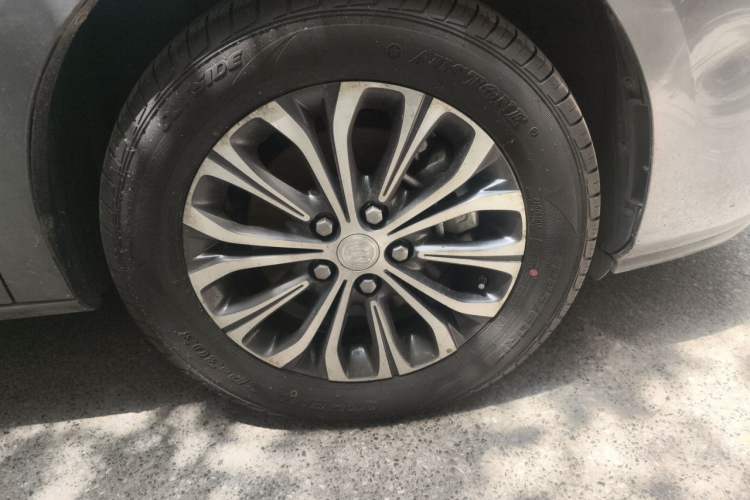 Used Buick GL8 2021 Land Cruiser Executive Class 652T Luxury Model Right Front Wheel Hub