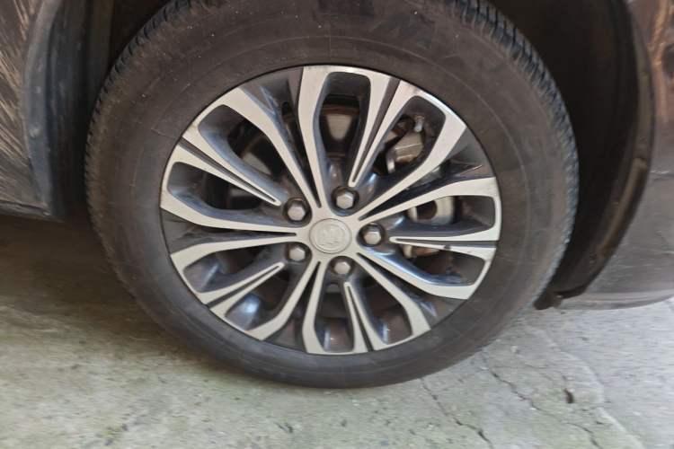 Used Buick GL8 2021 Land Cruiser Executive Class 652T Luxury Model Right Front Wheel Hub