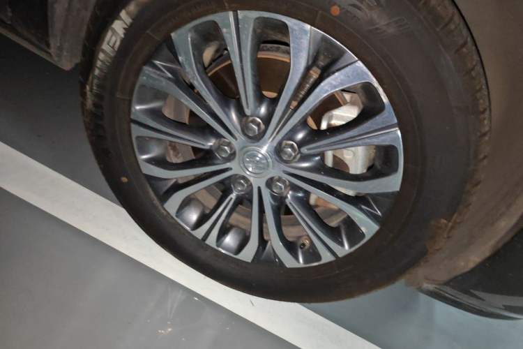 Used Buick GL8 2021 Land Cruiser Executive Class 652T Comfort Model Right Front Wheel Hub