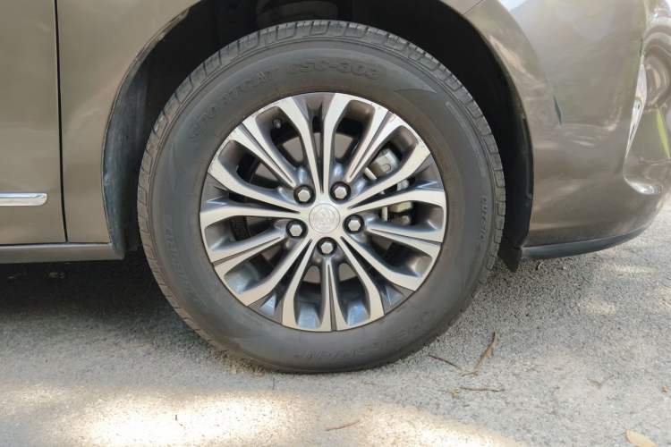 Used Buick GL8 2021 Land Cruiser Executive Class 652T Luxury Model Right Front Wheel Hub