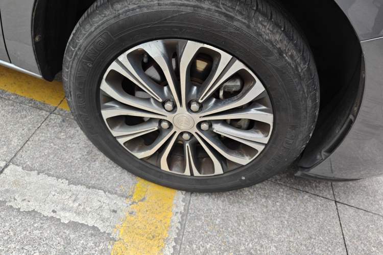 Used Buick GL8 2021 Land Cruiser Executive Class 652T Comfort Model Right Front Wheel Hub