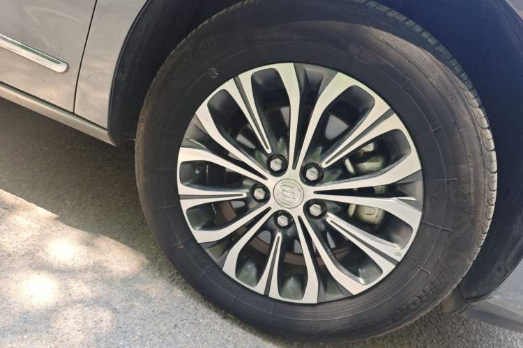 Used Buick GL8 2021 Land Cruiser Executive Class 652T Luxury Model Right Front Wheel Hub