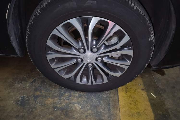Used Buick GL8 2021 Land Cruiser Executive Class 652T Luxury Model Right Front Wheel Hub
