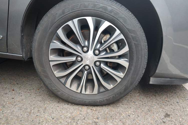 Used Buick GL8 2021 Land Cruiser Executive Class 652T Luxury Model Right Front Wheel Hub