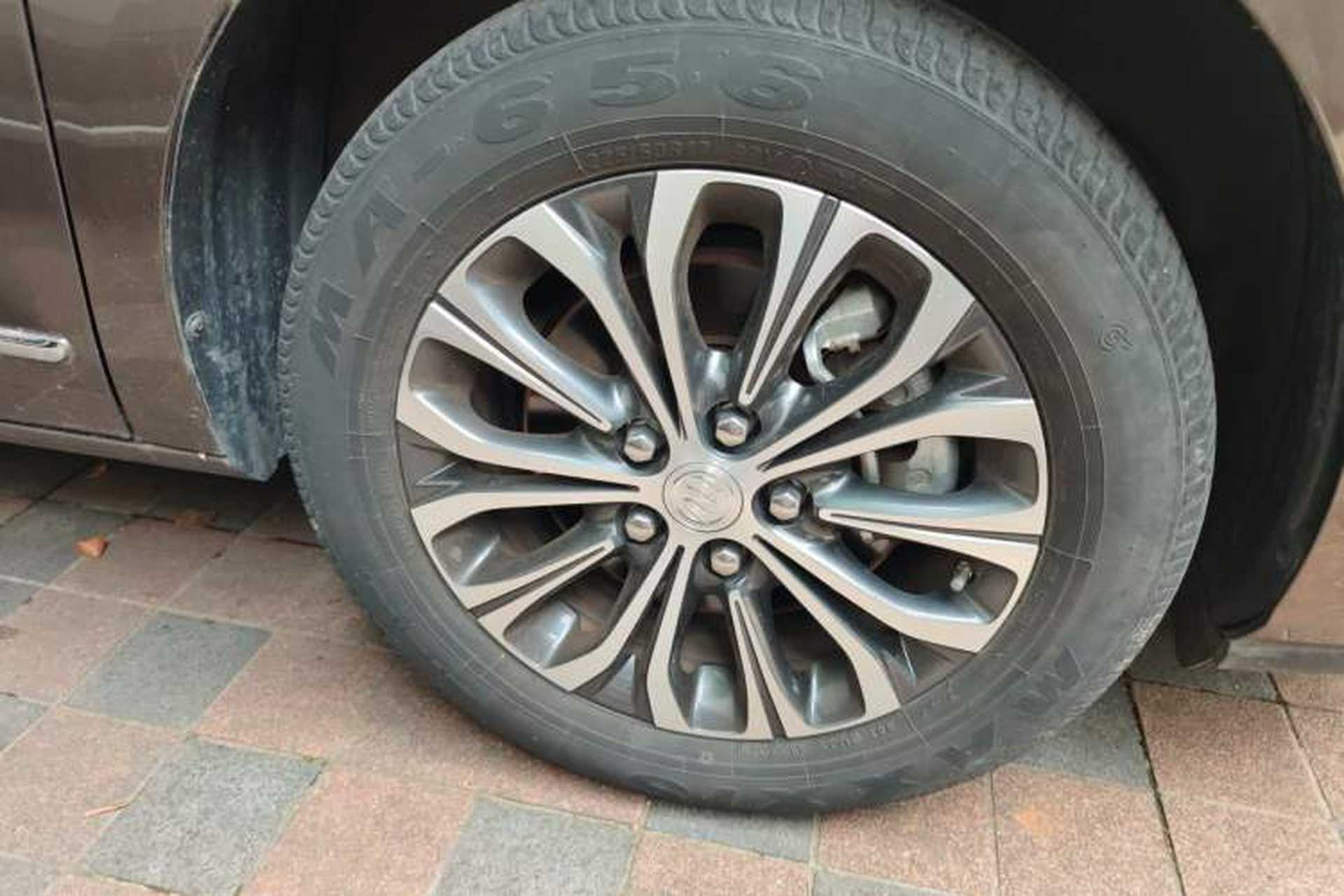 Used Buick GL8 2021 Land Cruiser Executive Class 652T Smart Luxury Model Right Front Wheel Hub