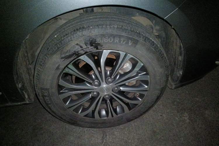 Used Buick GL8 2021 Land Cruiser Executive Class 652T Comfort Model Right Front Wheel Hub