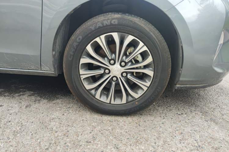 Used Buick GL8 2021 Land Cruiser Executive Class 652T Comfort Model Right Front Wheel Hub
