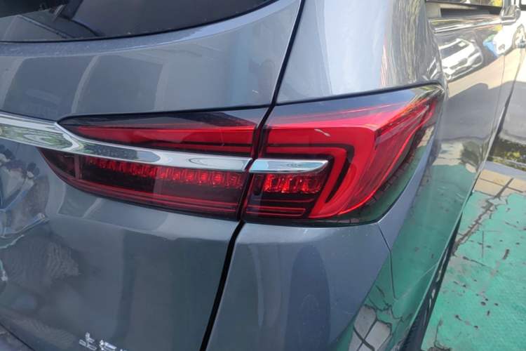 Used Buick GL8 2021 Land Cruiser Executive 652T Premium Model Right Rear Taillight