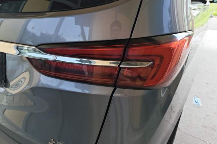 Used Buick GL8 2021 Land Cruiser Executive Class 652T Luxury Model Right Rear Taillight