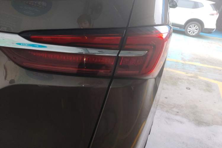 Used Buick GL8 2021 Land Cruiser Executive Class 652T Comfort Model Right Rear Taillight
