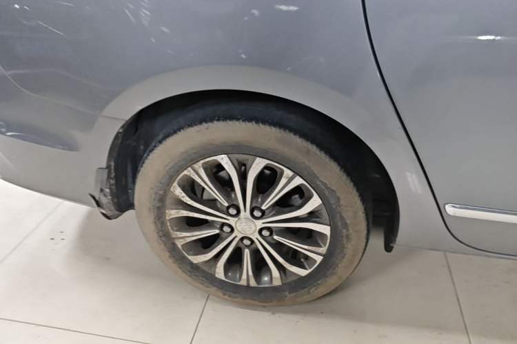 Used Buick GL8 2021 Land Cruiser Executive Class 652T Prestige Edition with Welfare Features Right Rear Wheel Hub