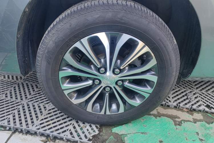 Used Buick GL8 2021 Land Cruiser Executive 652T Premium Model Right Rear Wheel Hub