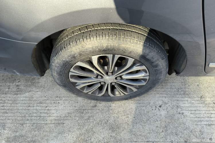 Used Buick GL8 2021 Land Cruiser Executive Class 652T Luxury Model Right Rear Wheel Hub