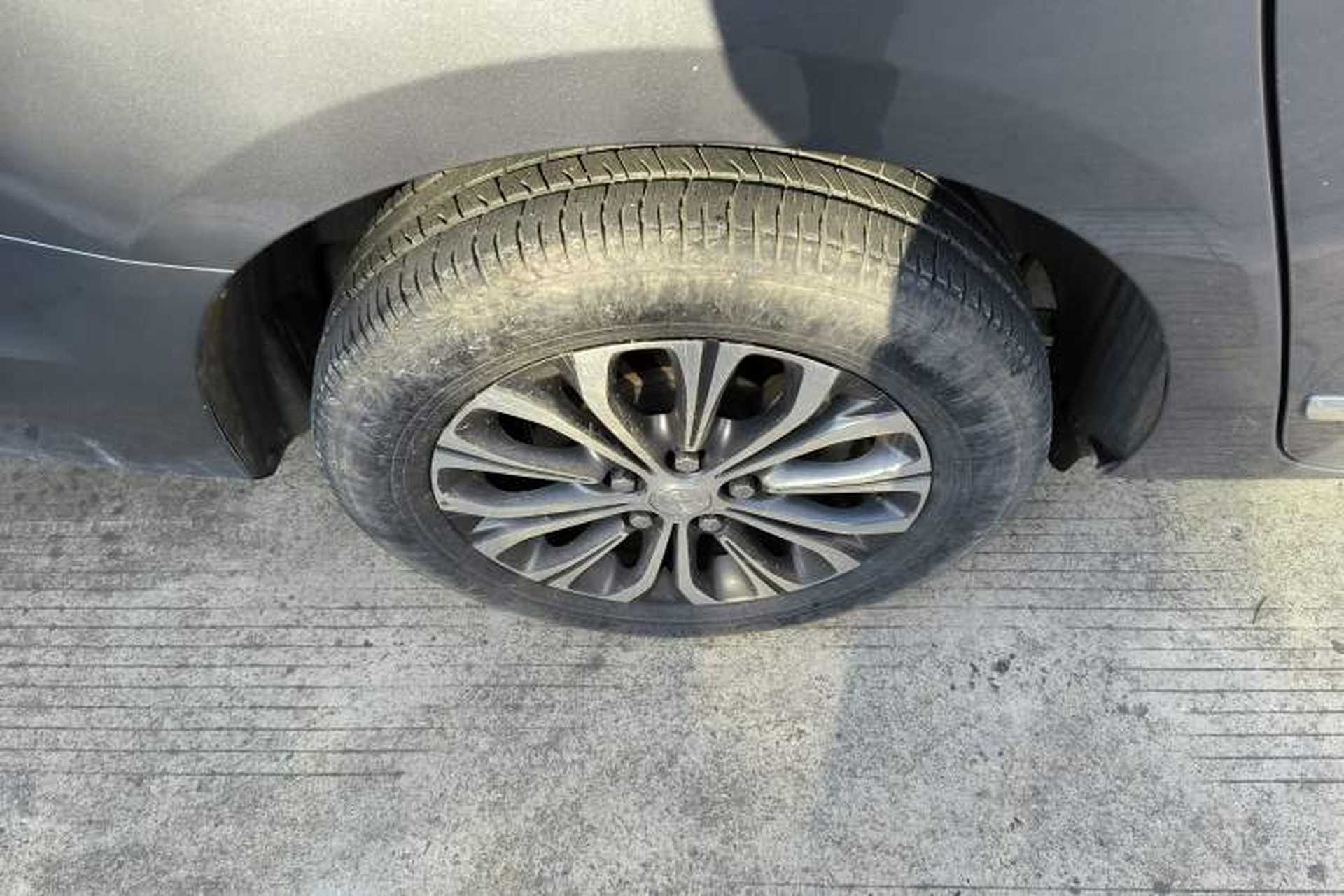 Used Buick GL8 2021 Land Cruiser Executive Class 652T Luxury Model Right Rear Wheel Hub