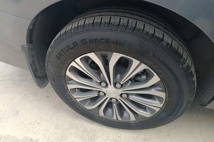 Used Buick GL8 2021 Land Cruiser Executive Class 652T Comfort Model Right Rear Wheel Hub