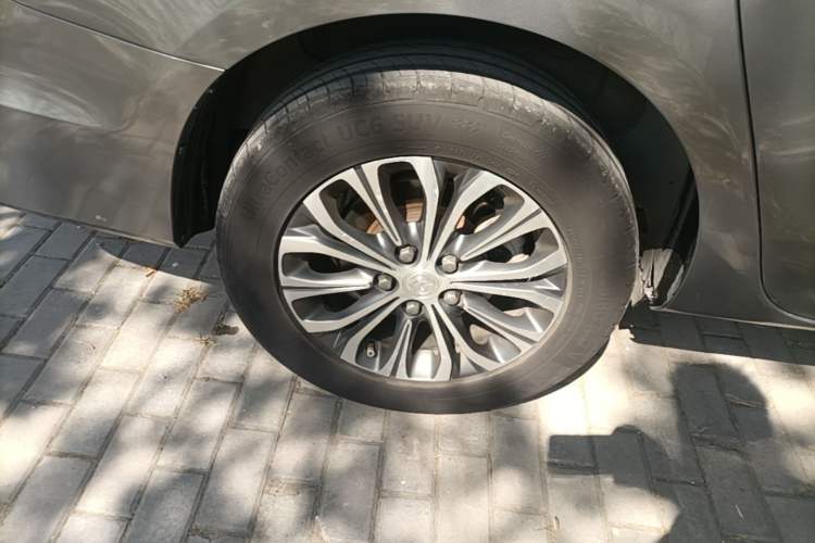 Used Buick GL8 2021 Land Cruiser Executive Class 652T Comfort Model Right Rear Wheel Hub