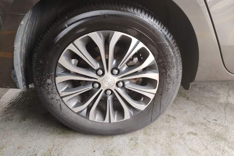 Used Buick GL8 2021 Land Cruiser Executive Class 652T Comfort Model Right Rear Wheel Hub