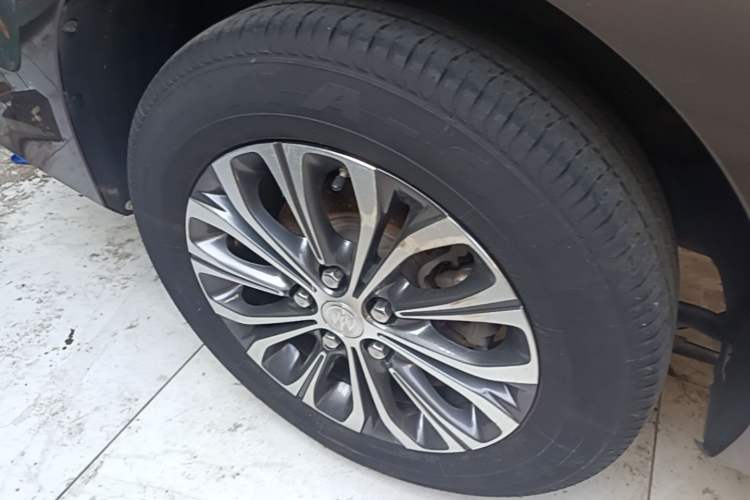 Used Buick GL8 2021 Land Cruiser Executive Class 652T Comfort Model Right Rear Wheel Hub