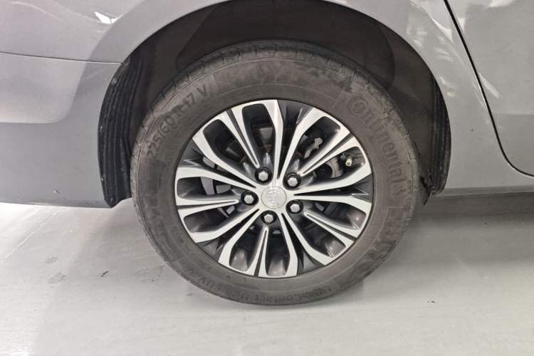 Used Buick GL8 2021 Land Cruiser Executive Class 652T Comfort Model Right Rear Wheel Hub