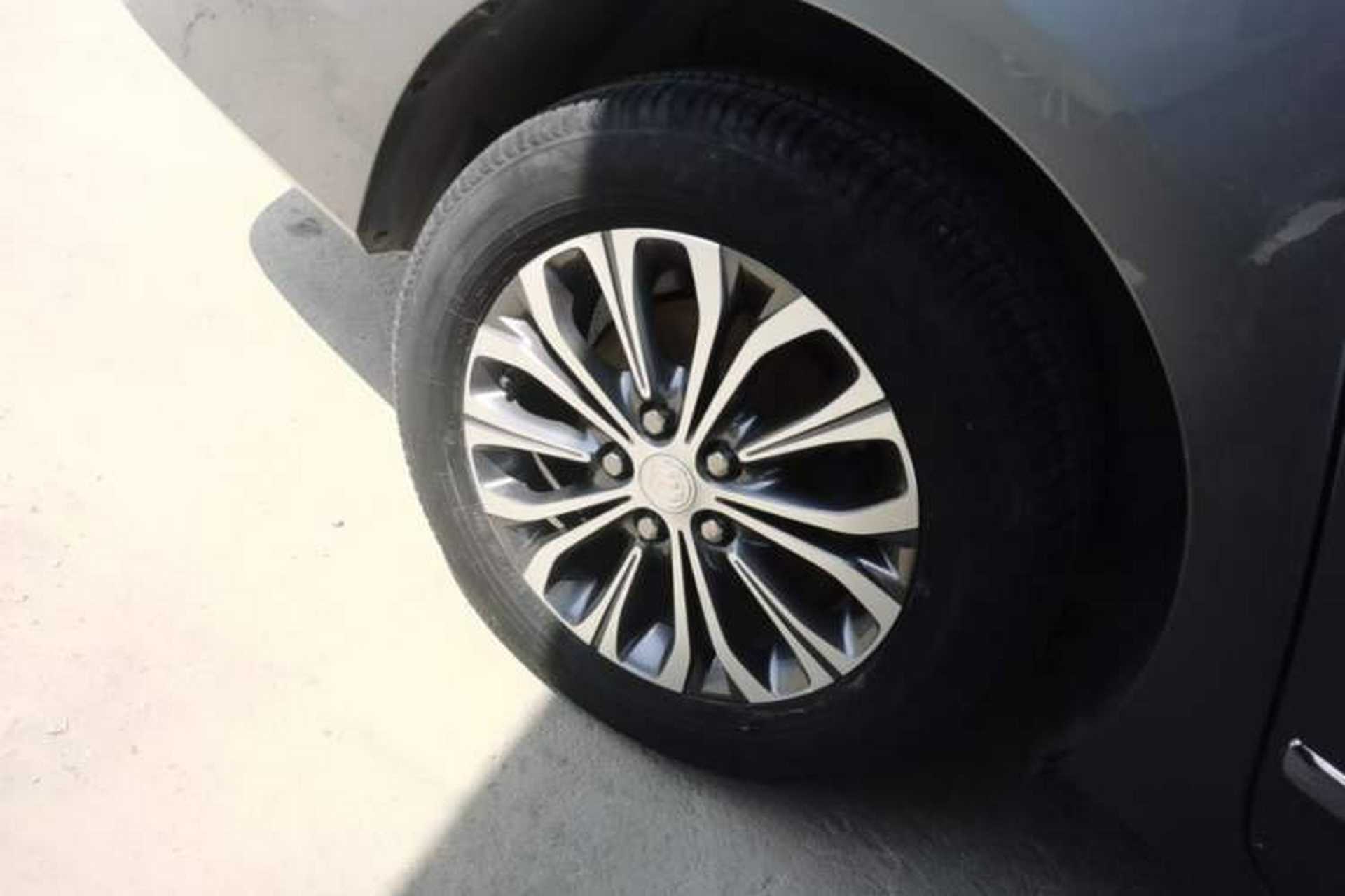 Used Buick GL8 2021 Land Cruiser Executive Class 652T Luxury Model Right Rear Wheel Hub