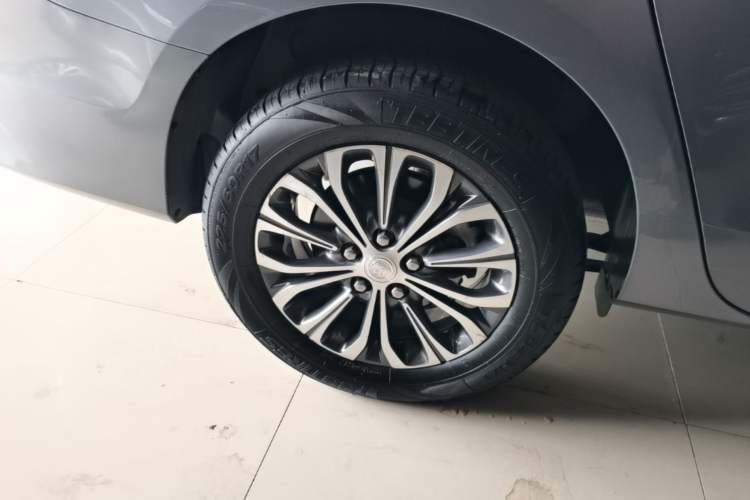 Used Buick GL8 2021 Land Cruiser Executive Class 652T Comfort Model Right Rear Wheel Hub