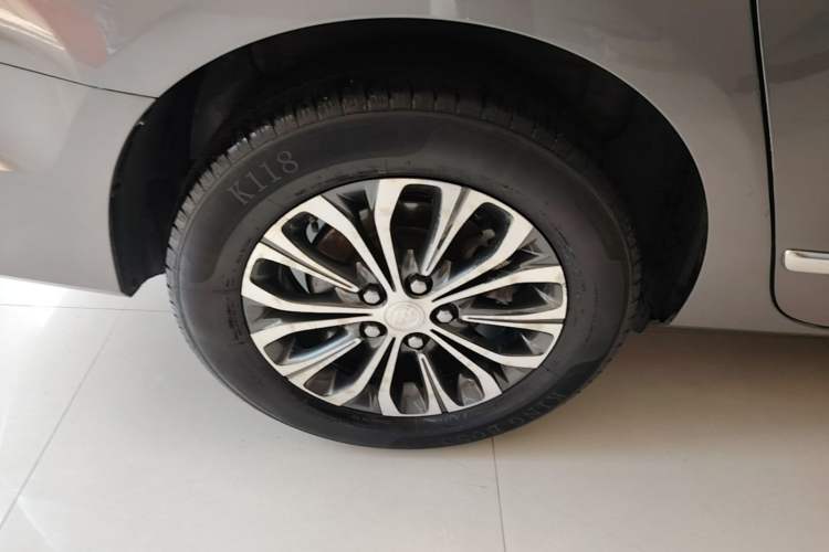 Used Buick GL8 2021 Land Cruiser Executive Class 652T Luxury Model Right Rear Wheel Hub