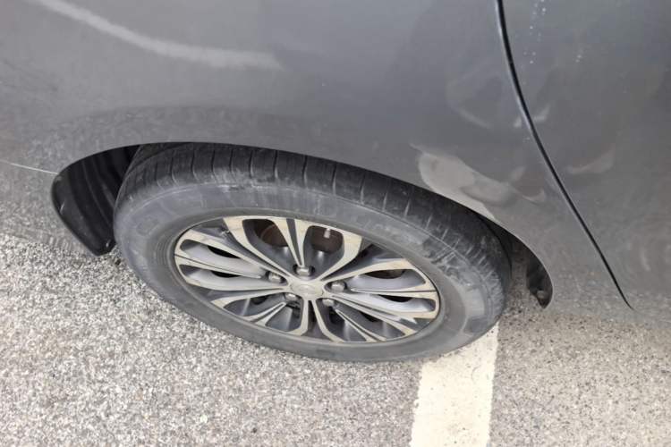 Used Buick GL8 2021 Land Cruiser Executive Class 652T Comfort Model Right Rear Wheel Hub