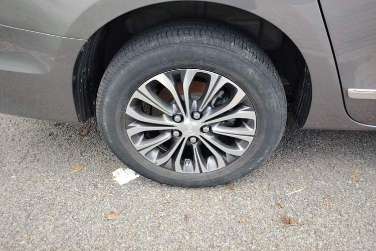 Used Buick GL8 2021 Land Cruiser Executive Class 652T Luxury Model Right Rear Wheel Hub