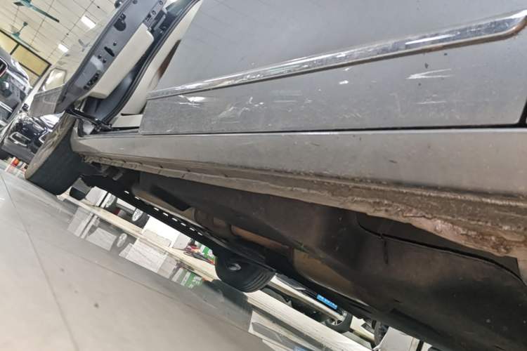 Used Buick GL8 2021 Land Cruiser Executive Class 652T Prestige Edition with Welfare Features Right Side Sill