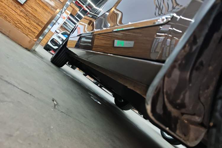 Used Buick GL8 2021 Land Cruiser Executive Class 652T Luxury Model Right Side Sill