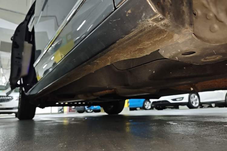 Used Buick GL8 2021 Land Cruiser Executive Class 652T Luxury Model Right Side Sill